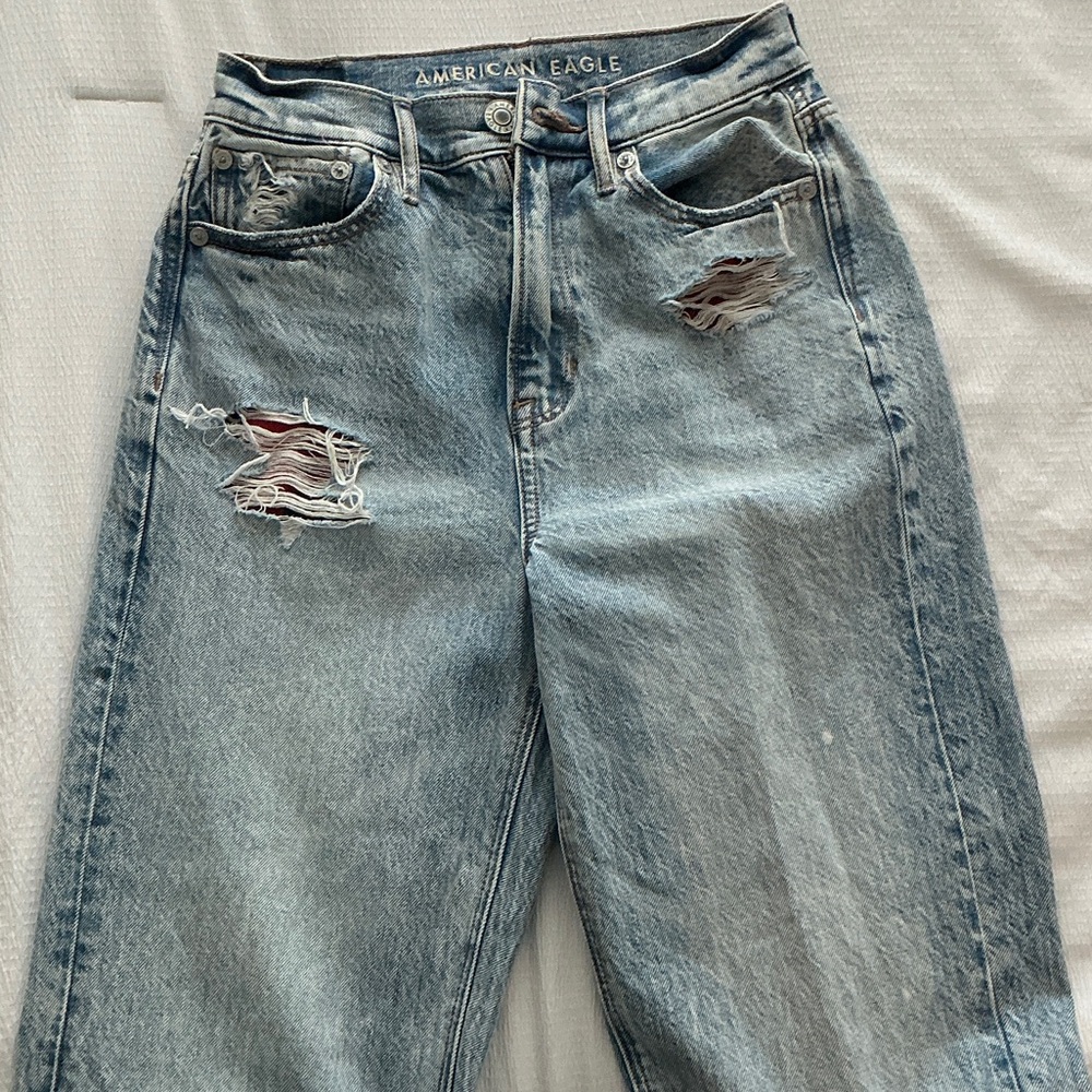 American Eagle Outfitters Light Blue Distressed Boyfriend Jeans